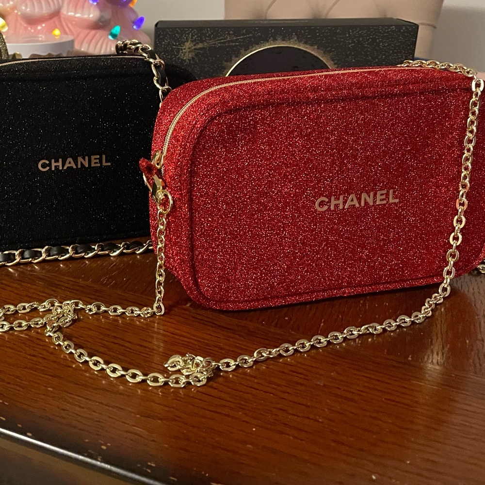 CHANEL Red Beauty Holiday Gift Set Crossbody